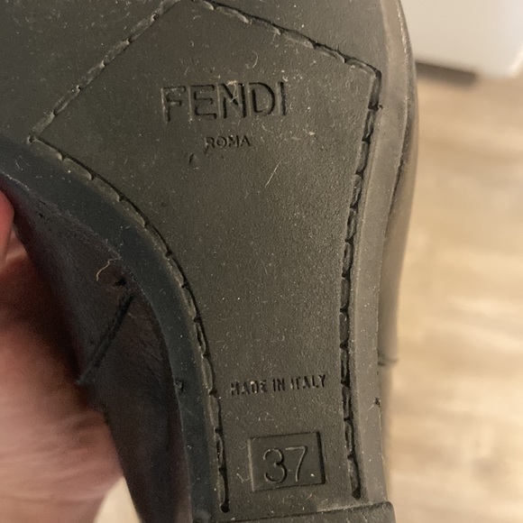 🎁FENDI WOMENS BLACK LEATHER WEDGE ANKLE BOOTS/ BOOTIES  - 37 - Picture 4 of 9